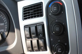 福田欧曼底盘&nbsp;平板运输车驾驶室图片