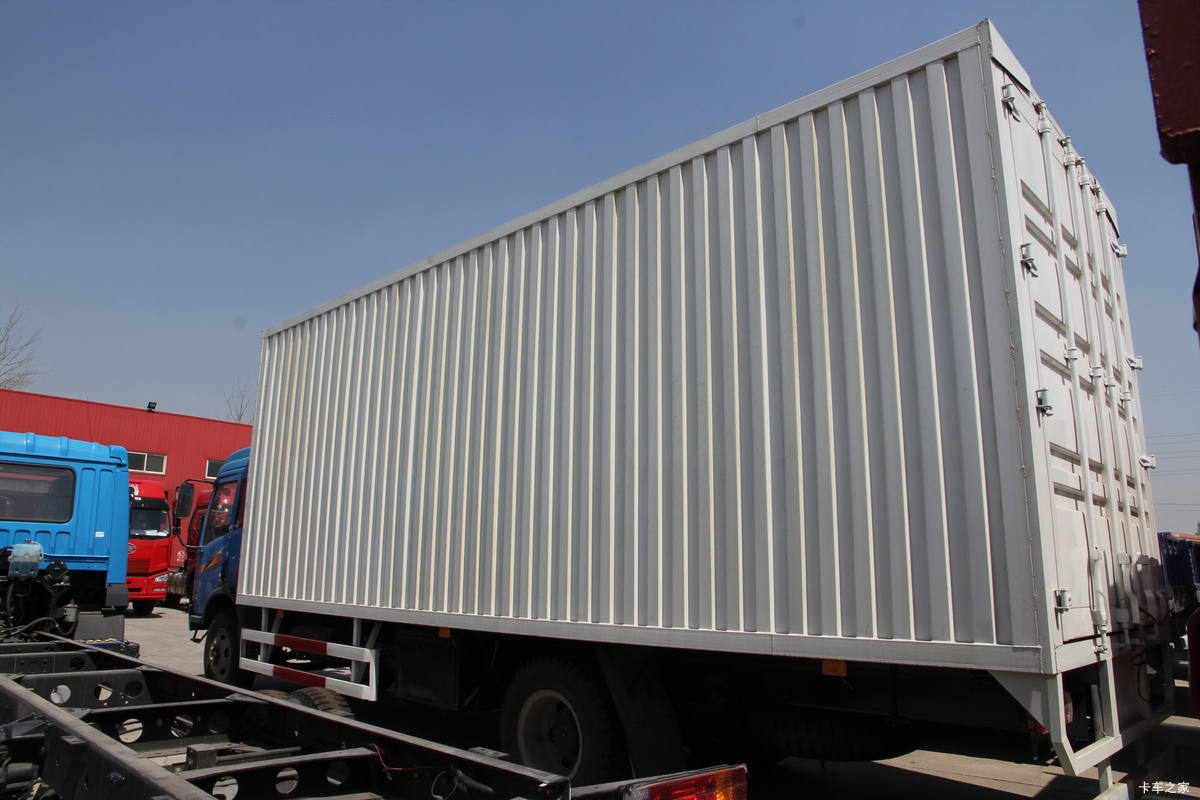 �ൺ��� ����(J5K)�п� 160���� 4X2 7.6����ʽ�ػ���(CA5120XXYPK2L5EA80-3)��װ                                                