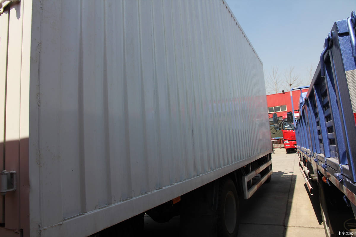 �ൺ��� ����(J5K)�п� 160���� 4X2 7.6����ʽ�ػ���(CA5120XXYPK2L5EA80-3)��װ                                                