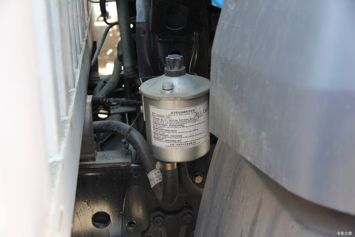 �ൺ��� ����(J5K)�п� 160���� 4X2 7.6����ʽ�ػ���(CA5120XXYPK2L5EA80-3)��װ                                                