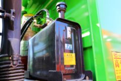 青岛解放 JH6重卡 400马力 6X4 5.8米自卸车(国六)