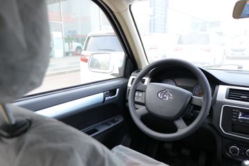 �������� ����F30 2019�� ��׼�� 1.5L���� 116���� ˫�Ŷ����Ƥ��(����)ͼƬ