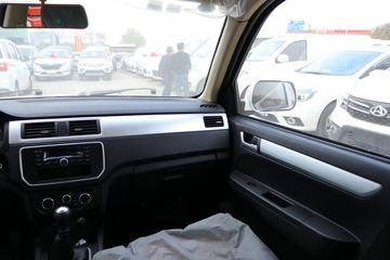 �������� ����F30 2019�� ��׼�� 1.5L���� 116���� ˫�Ŷ����Ƥ��(����)ͼƬ