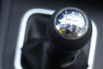 �������� ����F30 1.5L���� 116���� ˫�ų����Ƥ��(����)ͼƬ