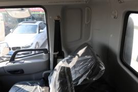 东风商用车底盘&nbsp;清洗车驾驶室图片