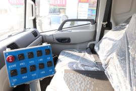 东风商用车底盘&nbsp;清洗车驾驶室图片