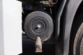 东风商用车底盘&nbsp;清洗车底盘图片