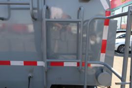 东风商用车底盘&nbsp;清洗车上装图片