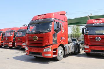 一汽解放 新J6P重卡 领航版2.0 560马力 6X4牵引车(国六)(CA4250P66K25T1E6)