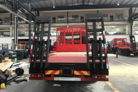东风新疆底盘&nbsp;平板运输车外观图片
