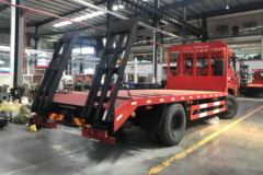 东风新疆 专底D17 180马力 4X2 平板运输车(程力威牌)