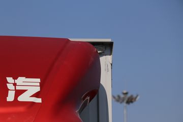中国重汽HOWO 王系 110马力 4.15米单排厢式轻卡(ZZ5047XXYC3314E145-2)外观图片