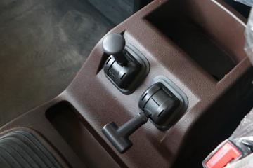 �������ó� �����콢KX 2020�� 560���� 6X4ǣ����(DFH4250CX2)ͼƬ