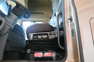 �������ó� �����콢KX 2020�� 560���� 6X4ǣ����(DFH4250CX2)ͼƬ