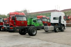 东风柳汽 乘龙H5中卡 270马力 6X2 9.7米排半翼开启厢式载货车(法士特8挡)(LZ5250XYKM5CB)