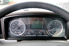 东风柳汽 乘龙H5中卡 270马力 6X2 9.7米排半翼开启厢式载货车(法士特8挡)(LZ5250XYKM5CB)