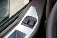 东风柳汽 乘龙H5中卡 270马力 6X2 9.7米排半翼开启厢式载货车(法士特8挡)(LZ5250XYKM5CB)