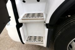 东风柳汽 乘龙H5中卡 270马力 6X2 9.7米排半翼开启厢式载货车(法士特8挡)(LZ5250XYKM5CB)