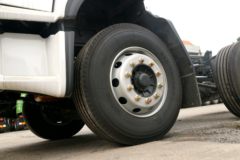 东风柳汽 乘龙H5中卡 270马力 6X2 9.7米排半翼开启厢式载货车(法士特8挡)(LZ5250XYKM5CB)