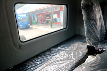 ��� ��VH 220���� 4X2 6.8����ʽ�ػ���(����)(CA5180XXYPK15L2E6A80)ͼƬ