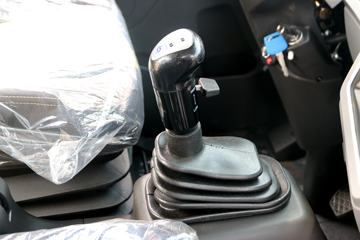 ��� ��VH 220���� 4X2 6.8����ʽ�ػ���(����)(CA5180XXYPK15L2E6A80)ͼƬ