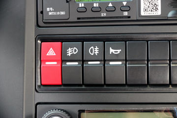 ��� ��VH 220���� 4X2 6.8����ʽ�ػ���(����)(CA5180XXYPK15L2E6A80)ͼƬ