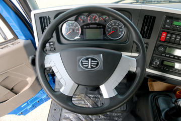 ��� ��VH 220���� 4X2 6.8����ʽ�ػ���(����)(CA5180XXYPK15L2E6A80)ͼƬ