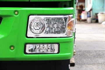 �ൺ��� ��V 220���� 6X2 5.2����ж��ͼƬ