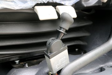�ൺ��� ��V 220���� 6X2 5.2����ж��ͼƬ