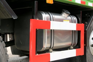 �ൺ��� ��V 220���� 6X2 5.2����ж��ͼƬ