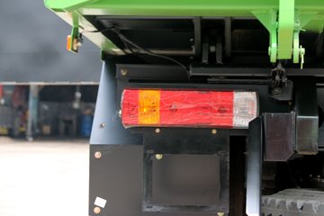 �ൺ��� ��V 220���� 6X2 5.2����ж��ͼƬ