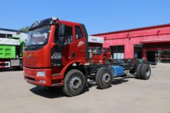 一汽解放 J6L中卡 质惠版 260马力 6X2 6.8米栏板载货车(国六)(CA1250P62K1L5T3E6)