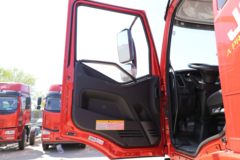 一汽解放 J6L中卡 质惠版 260马力 6X2 6.8米栏板载货车(国六)(CA1250P62K1L5T3E6)