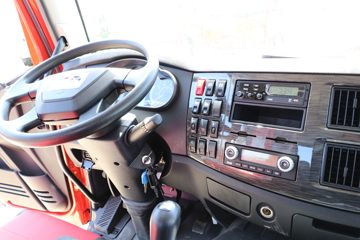 һ����� J6L�ؿ� �ʻݰ� 260���� 6X2 7.2����ʽ�ػ���(����)(CA5250XXYP62K1L5T3E6)ͼƬ