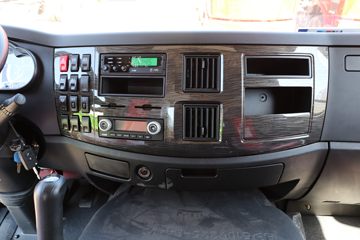 һ����� J6L�ؿ� �ʻݰ� 260���� 6X2 7.2����ʽ�ػ���(����)(CA5250XXYP62K1L5T3E6)ͼƬ