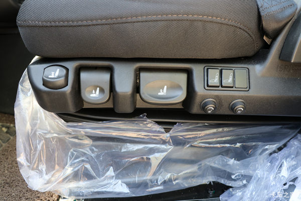 解放J6P线上优惠大促销活动火热进行中,数量有限先到先得。