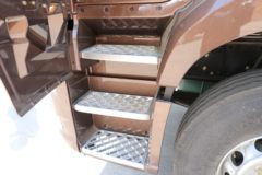 一汽解放 新J6P重卡 质惠版 460马力 8X4 9.4米栏板载货车(国六)(CA1310P66K24L7T4E6)