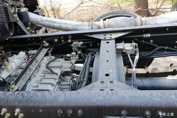 解放J6P载货车线上优惠1千元,活动火热进行中,数量有限抢购吧!