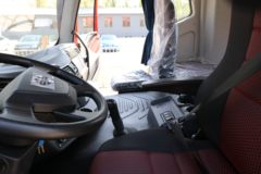 一汽解放 新J6P重卡 质惠版 380马力 6X4牵引车(国六)(CA4250P66K25T1E6)