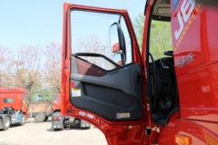 一汽解放 新J6P重卡 质惠版 380马力 6X4牵引车(国六)(CA4250P66K25T1E6)