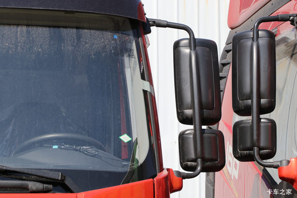 购解放J6P 460自动挡牵引车 享高达0.3万优惠