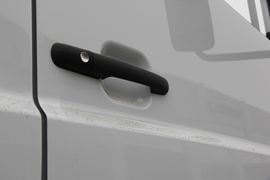 奔驰Axor&nbsp;载货车外观                                                图片