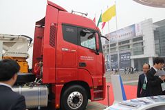 福田 欧曼GTL 6系重卡 400马力 6X4 牵引车(奔驰动力)(BJ4259SMFKB-DA)