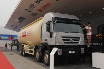 上汽红岩 杰狮C100 390马力 8X4 粉粒物料运输车底盘(CQ5315GFLHTG466)