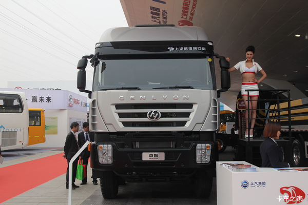 上汽红岩 杰狮C100 390马力 8X4 粉粒物料运输车底盘(CQ5315GFLHTG466)