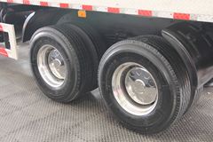 红岩 新金刚重卡 340马力 8X4 7.4米自卸车(上菲红)(CQ3314HTG366)