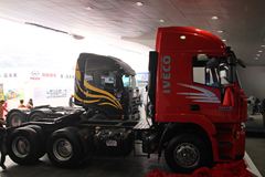红岩 杰狮M100重卡 380马力 6X4 牵引车(CQ4254HTVG324C)