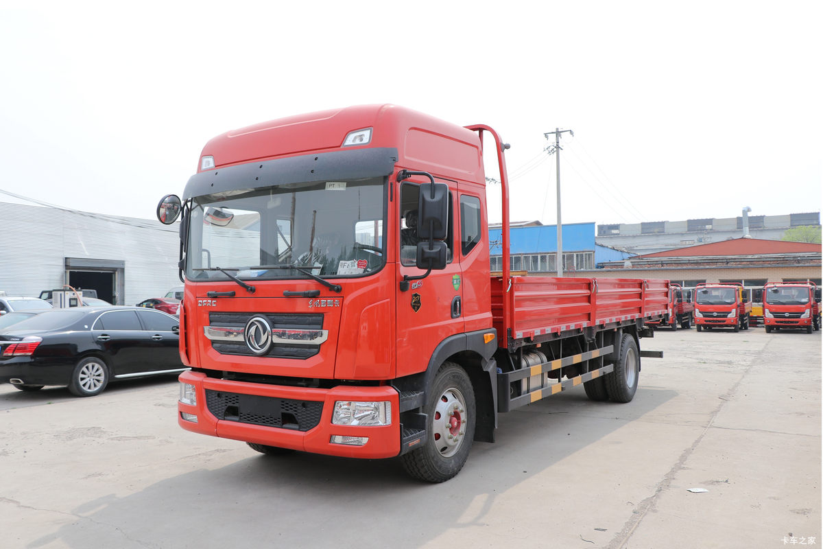 东风 多利卡D9 190马力 4X2 6.2米排半栏板载货车(国六)