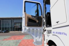 奔驰 新Actros重卡 450马力 6X2R牵引车(型号2645) 奔驰 新Actros重卡 450马力 6X2R牵引车(型号2645)