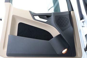 奔驰新Actros&nbsp;牵引车驾驶室                                               图片